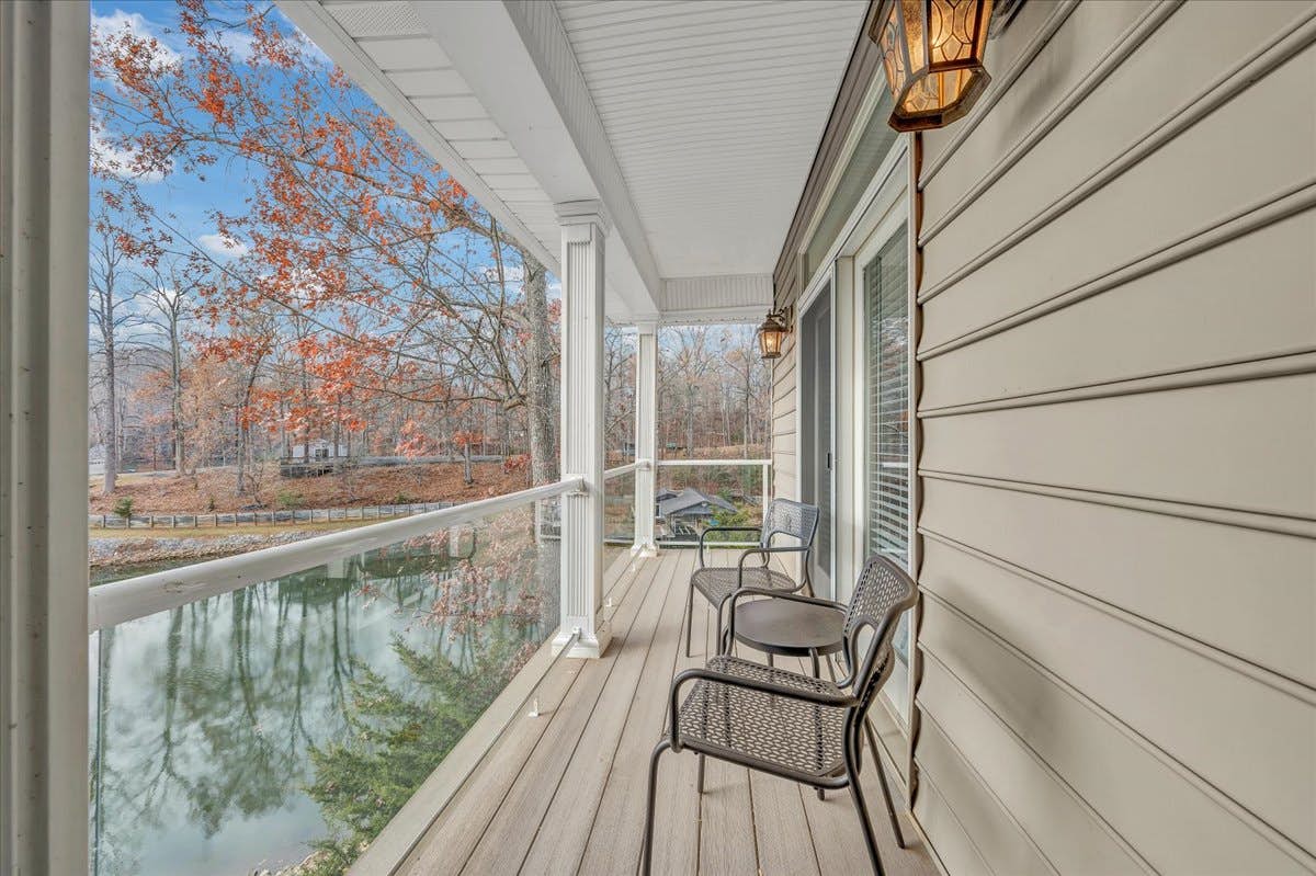 LAKE Great Escape on Smith Mountain Lake