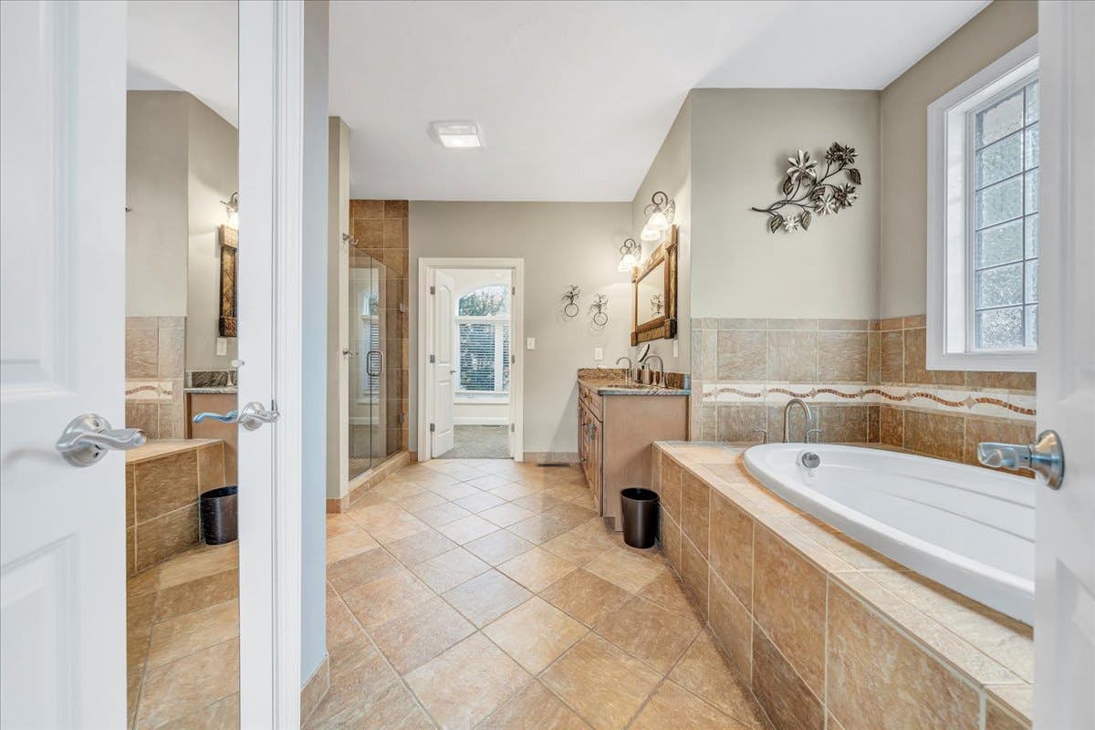 LAKE Great Escape on Smith Mountain Lake