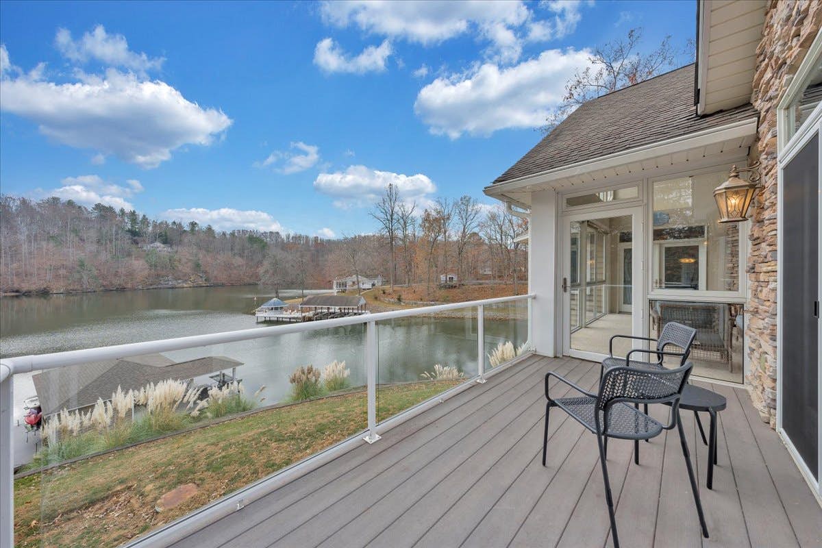 LAKE Great Escape on Smith Mountain Lake