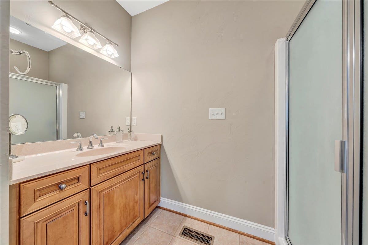 LAKE Great Escape on Smith Mountain Lake