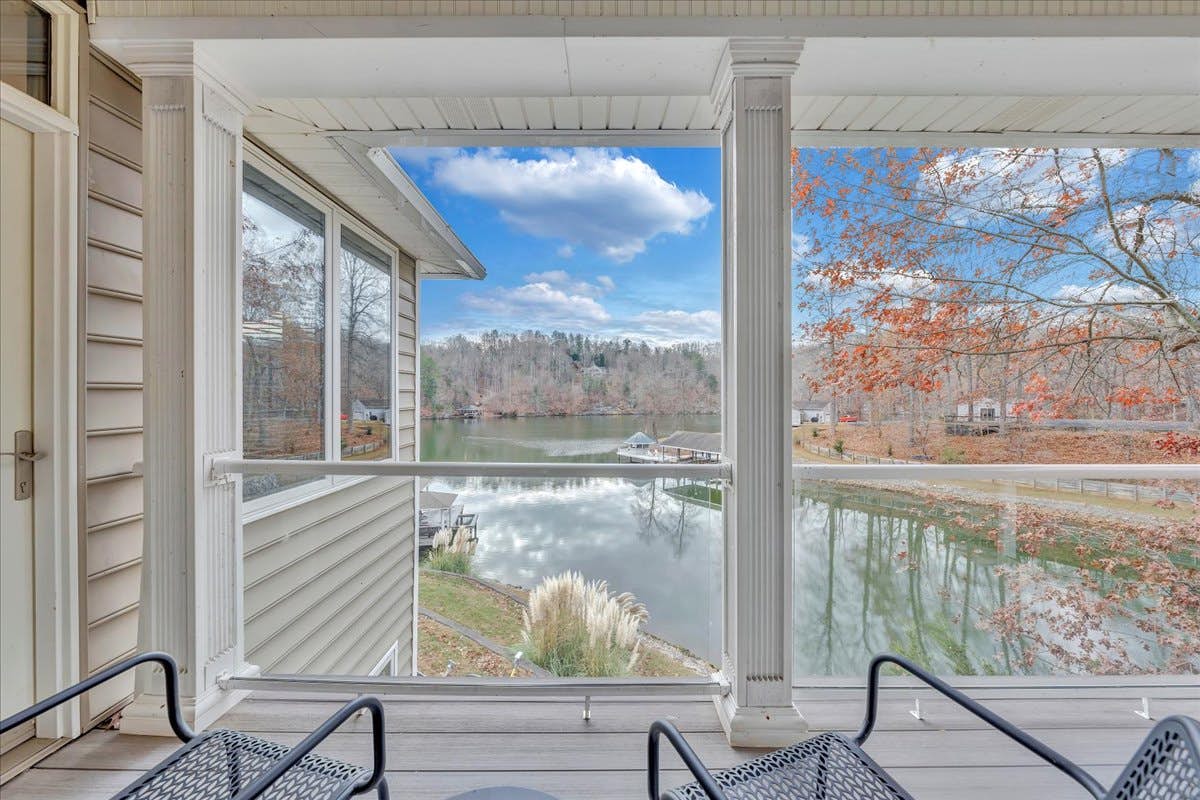 LAKE Great Escape on Smith Mountain Lake