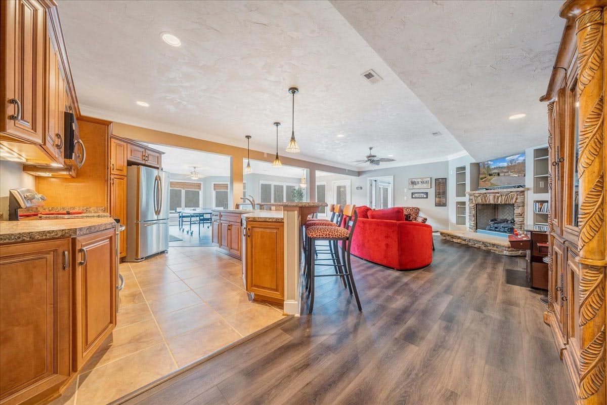 LAKE Great Escape on Smith Mountain Lake