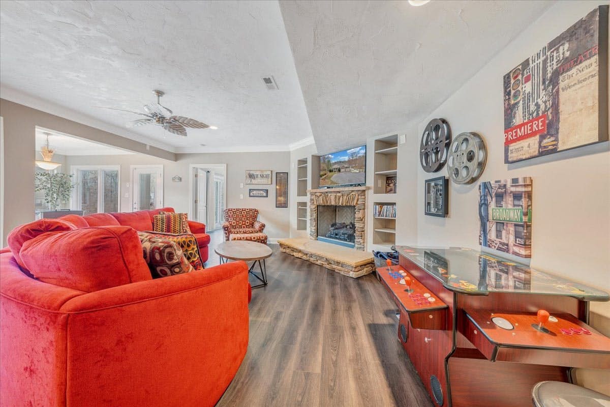 LAKE Great Escape on Smith Mountain Lake