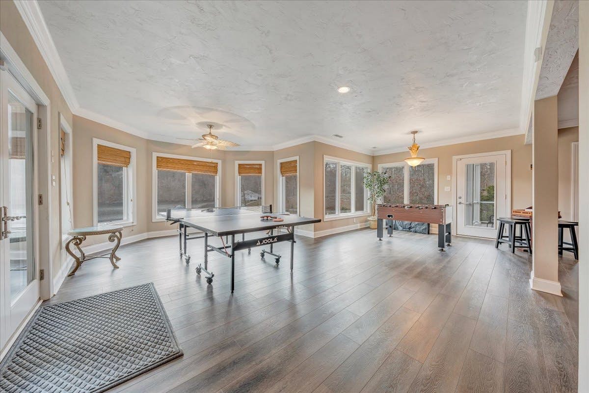 LAKE Great Escape on Smith Mountain Lake