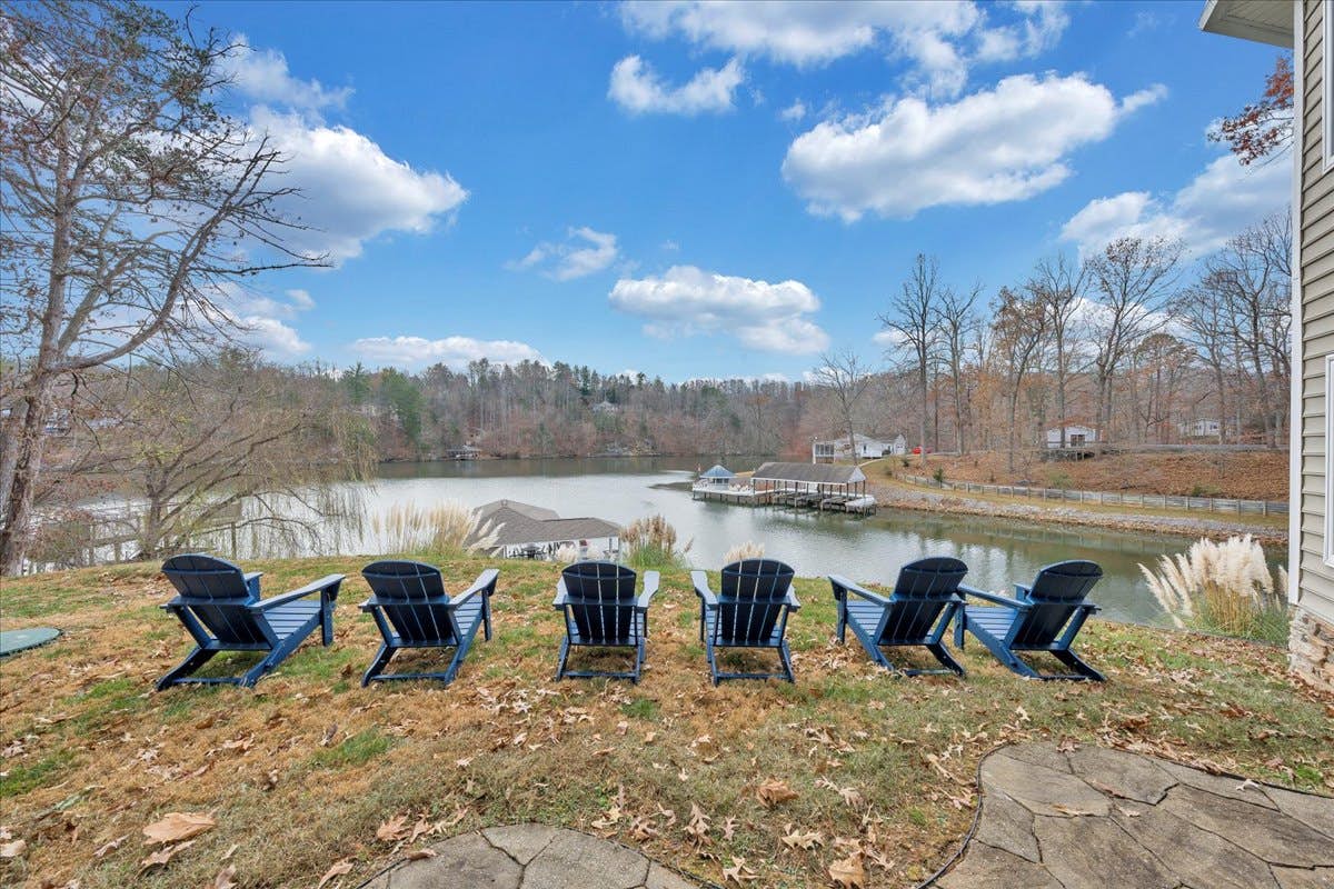 LAKE Great Escape on Smith Mountain Lake