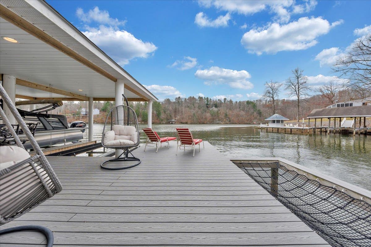 LAKE Great Escape on Smith Mountain Lake