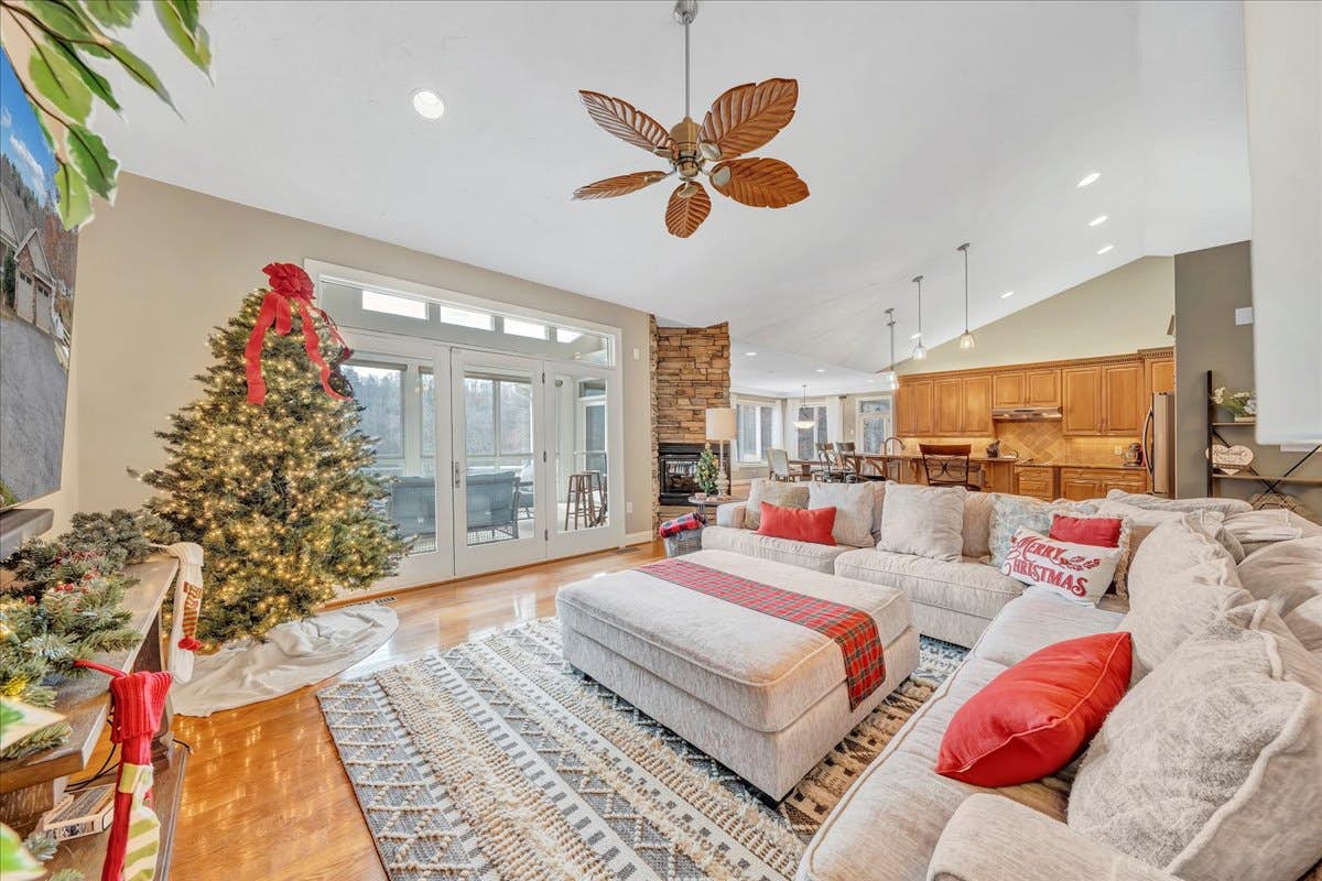 LAKE Great Escape on Smith Mountain Lake