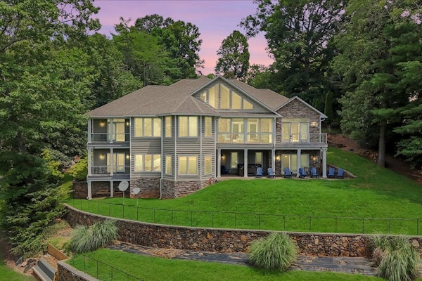 Great Escape on Smith Mountain Lake - Lakefront, Private Dock, & Hot Tub