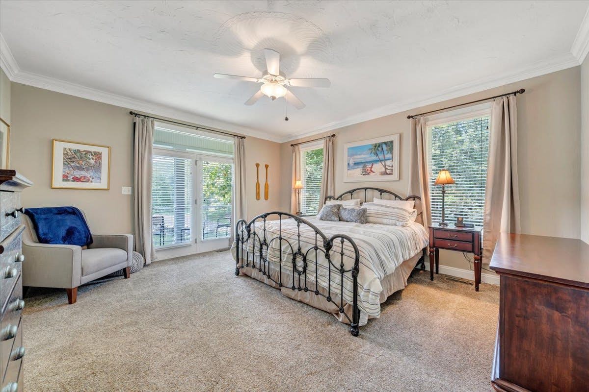 LAKE Great Escape on Smith Mountain Lake