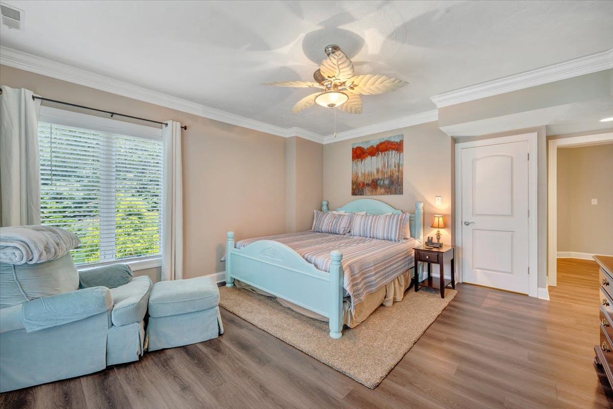 LAKE Great Escape on Smith Mountain Lake