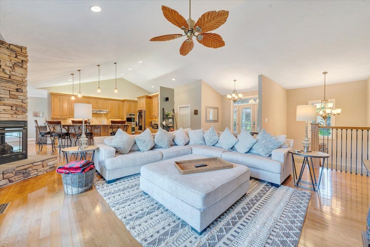 LAKE Great Escape on Smith Mountain Lake