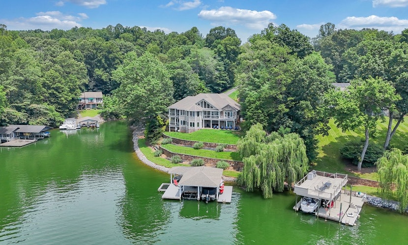 Great Escape on Smith Mountain Lake - Lakefront, Private Dock, & Hot Tub