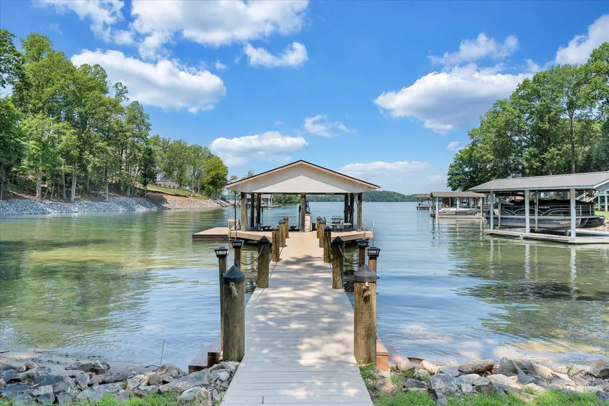 LAKE Kelly Kove