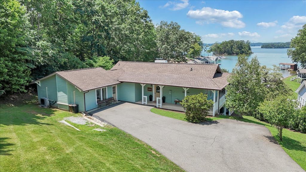 Kelly Kove - Beach Area Sleeps 14, Private Dock, Pet Friendly