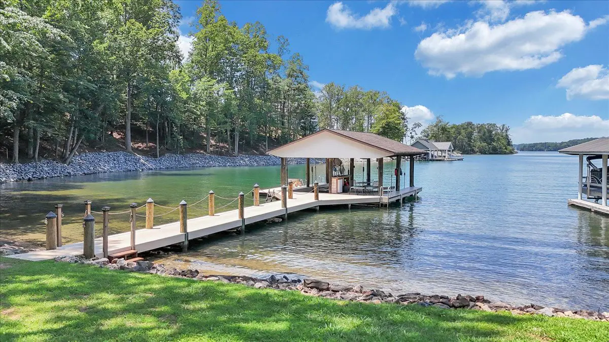 LAKE Kelly Kove