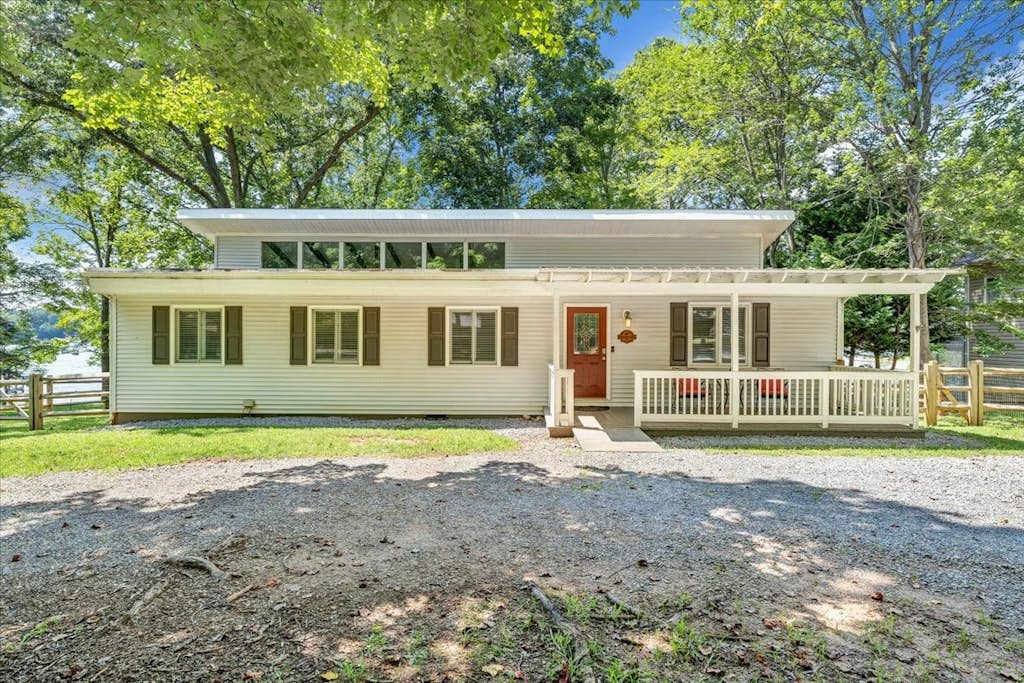 Summer Breeze - Lakefront w/ Private Dock!