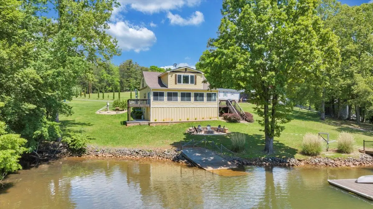 LAKE Cape Cottage