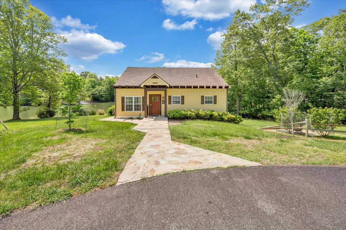 LAKE Cape Cottage