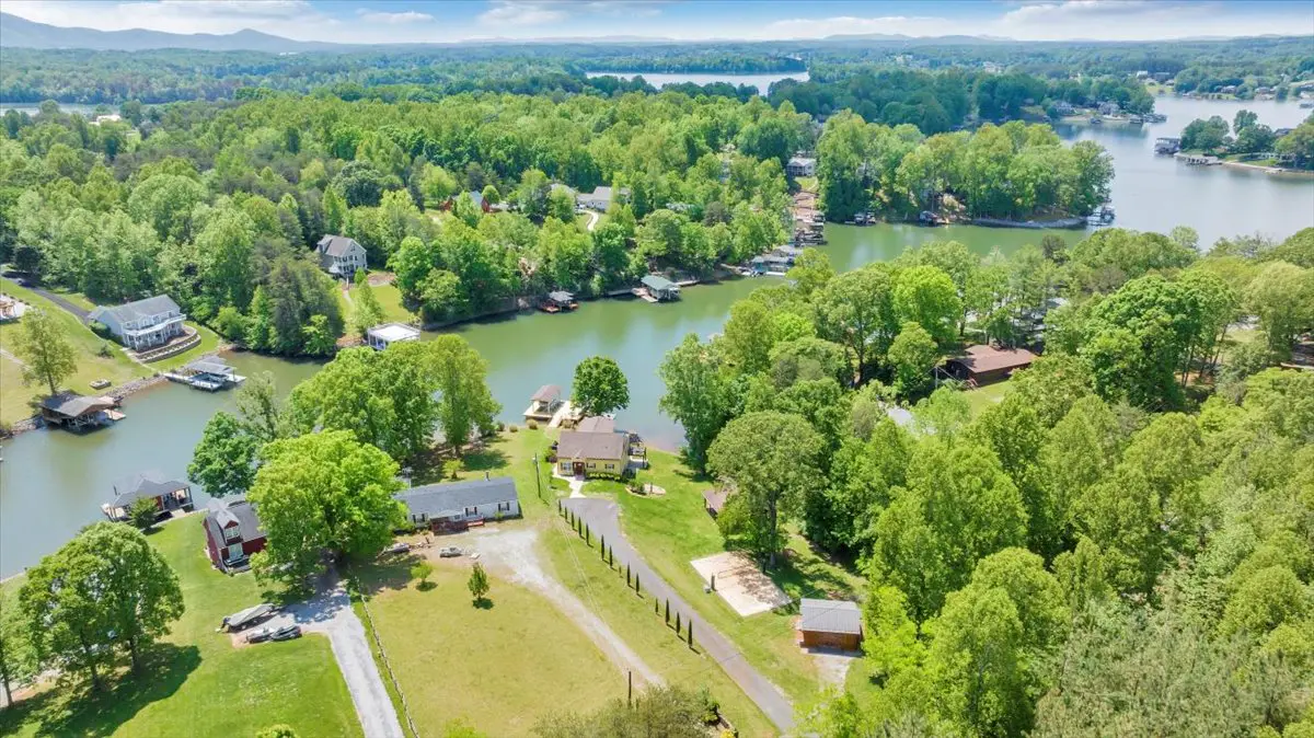 LAKE Cape Cottage