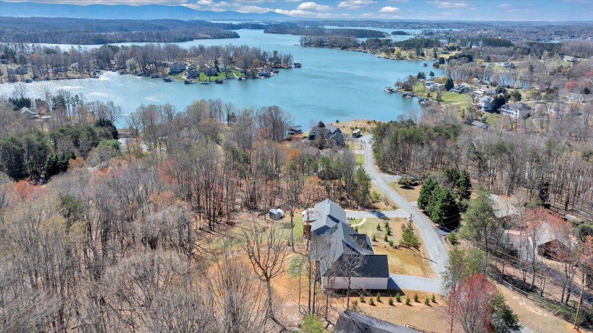 Lake Twin Cove - New!