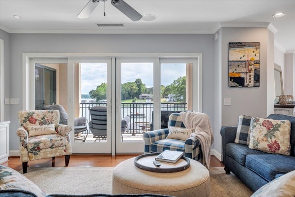 Lake Stardust - Condo with pool ! Pet friendly