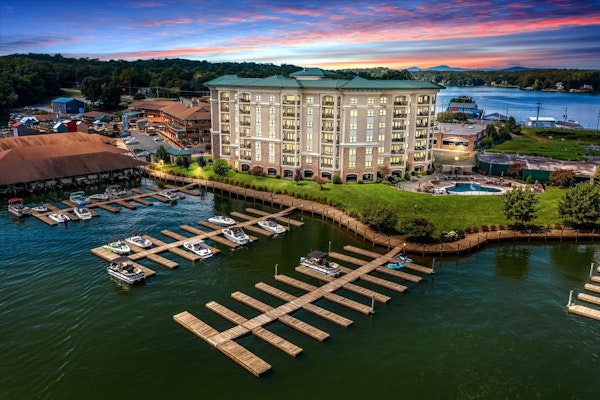 Lake Stardust - Condo with pool ! Pet friendly
