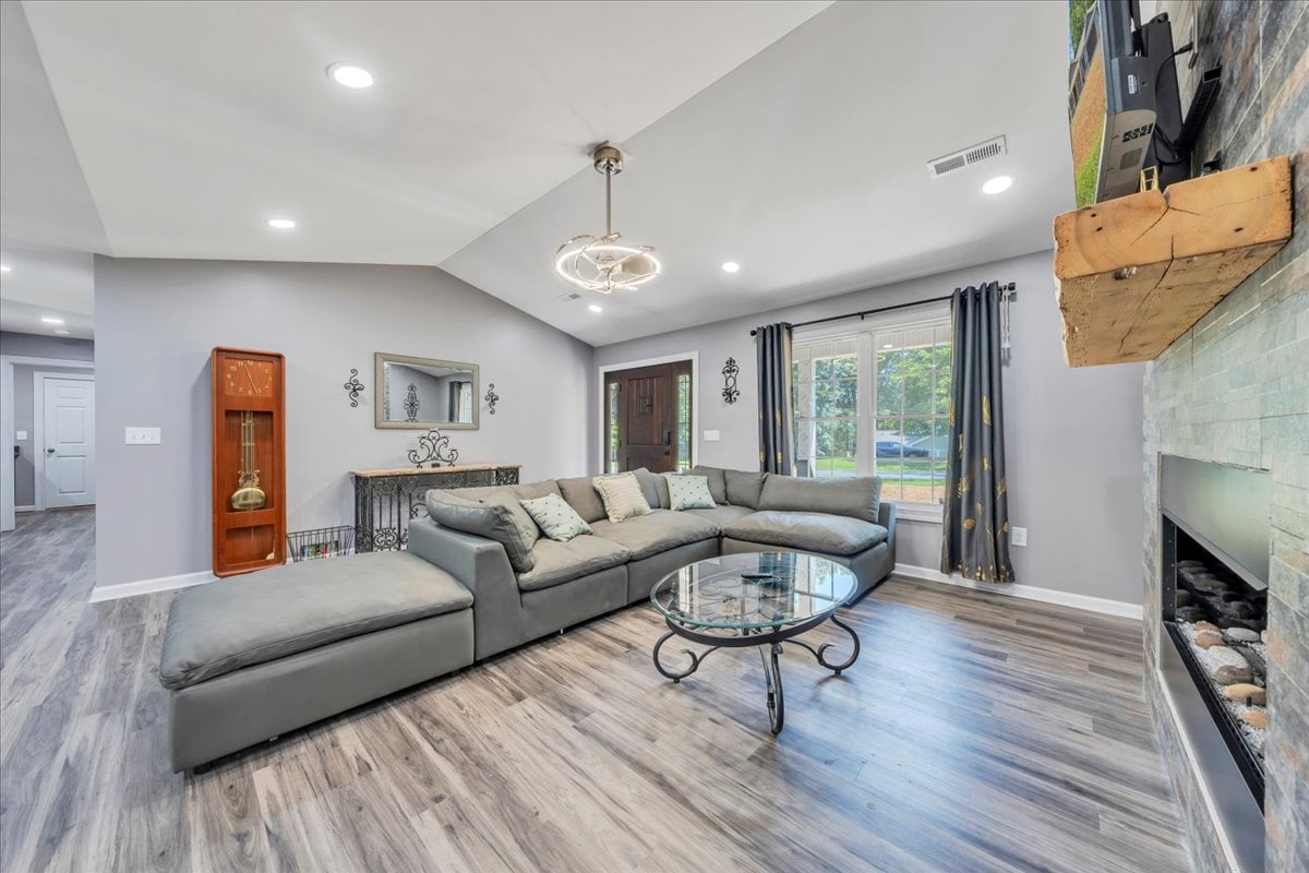 Lakeview Village East - Community Pool, Tennis & Boat Ramp!