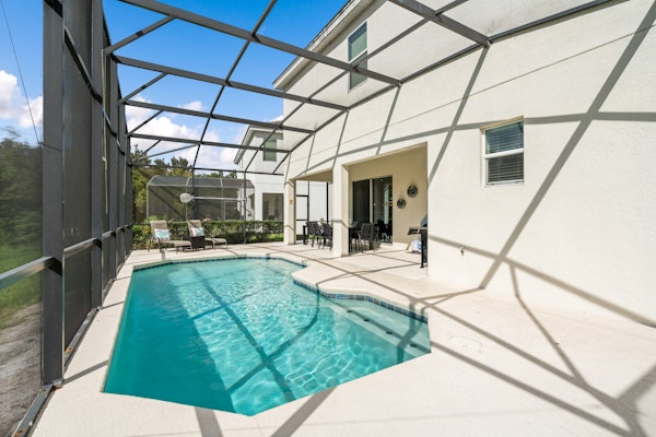 Newly Renovated & Stylish Home w Private Pool, 12BR