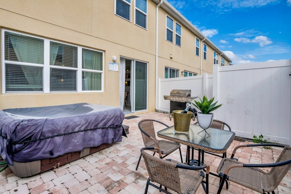 Townhouse w/ Hot Tub Near Disney | Sleeps 12