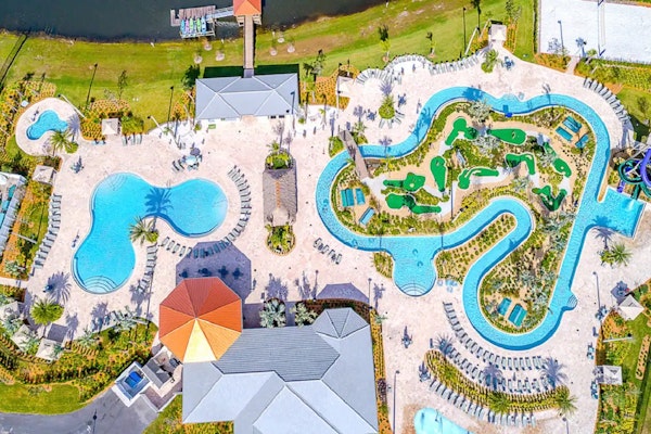 Really close to Disney! Sleeps 10