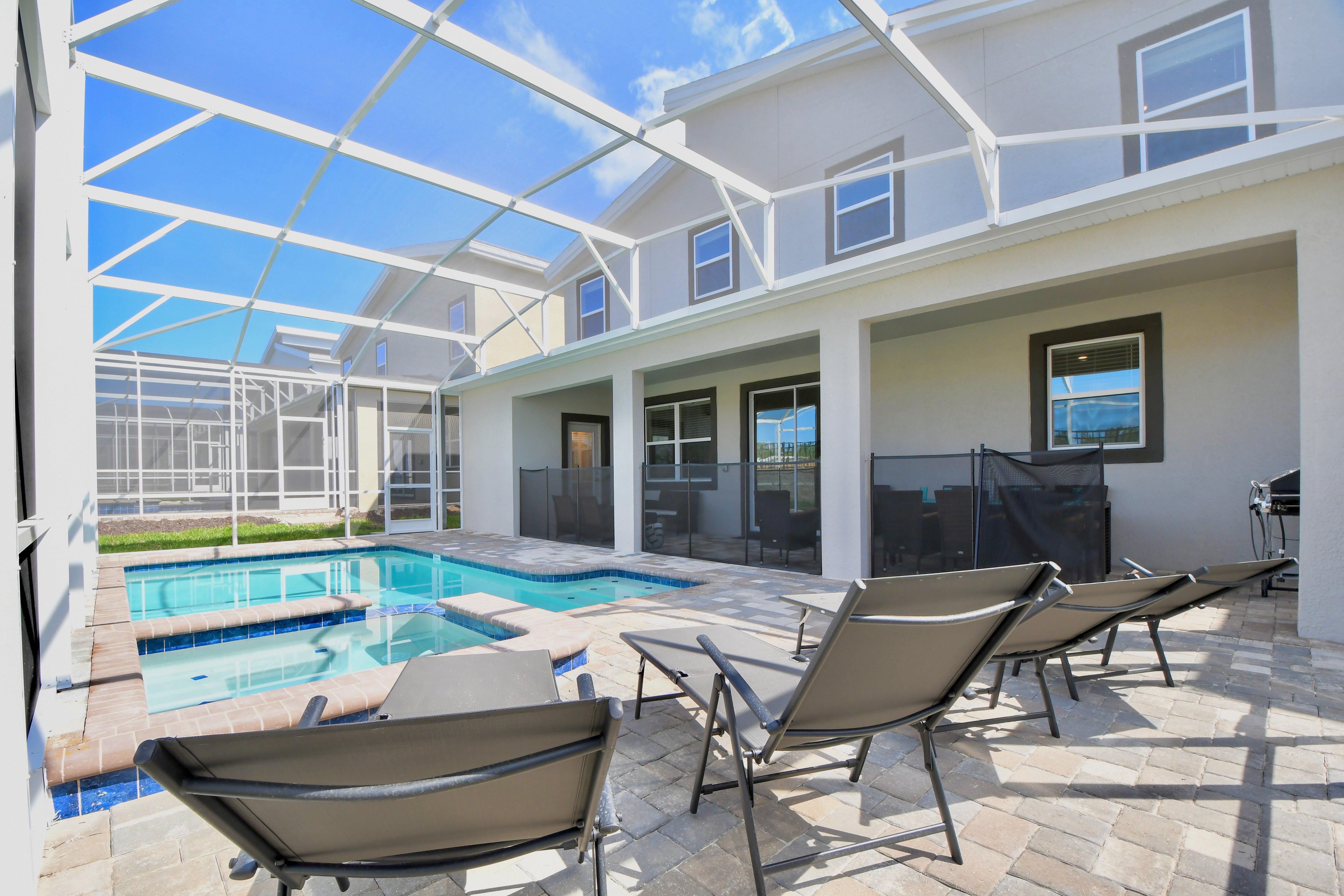 Modern Oasis Near Shopping n Golf Course w Pool