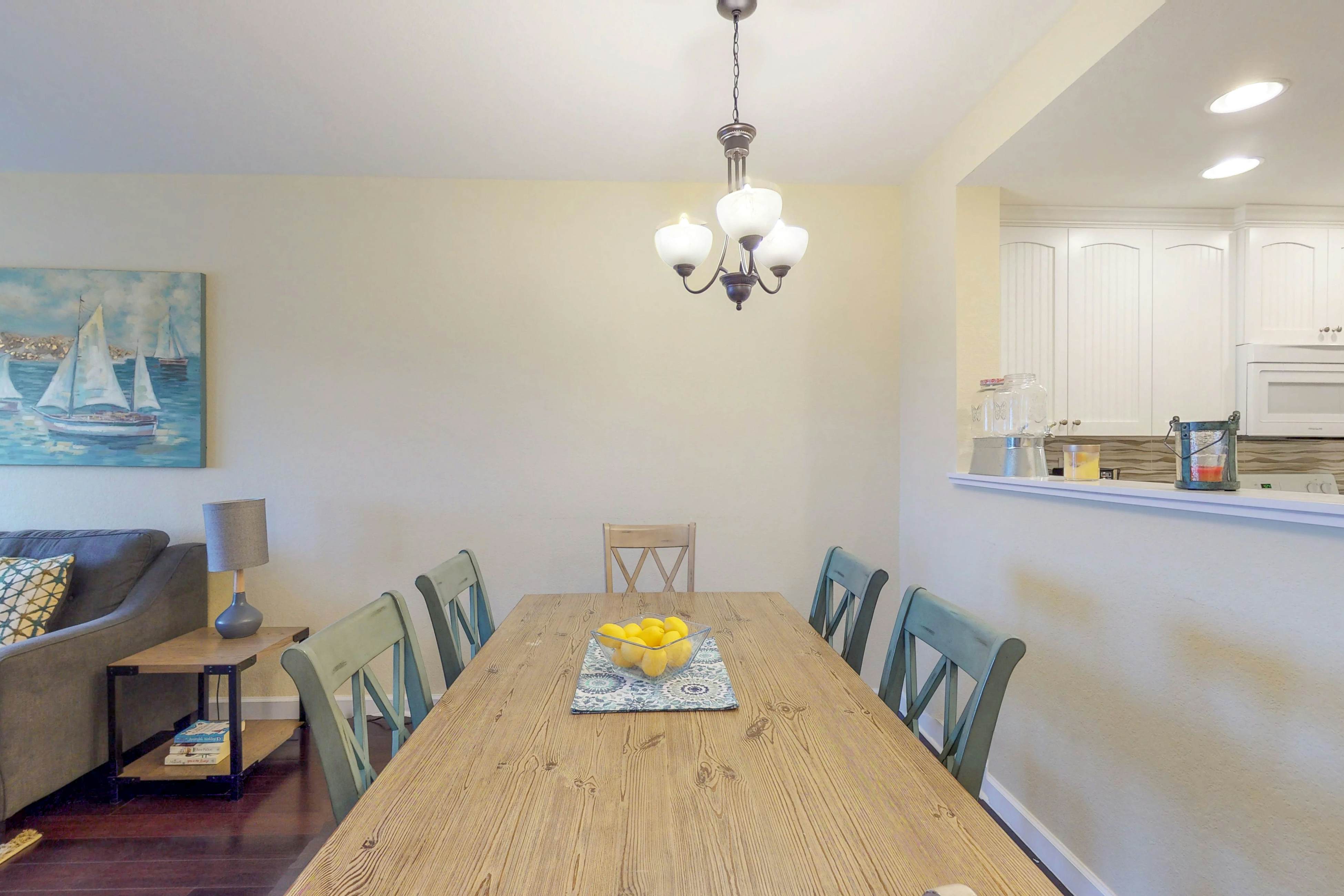 Welcoming condo with WiFi, washer/dryer, & pool - walk to waterpark & dining