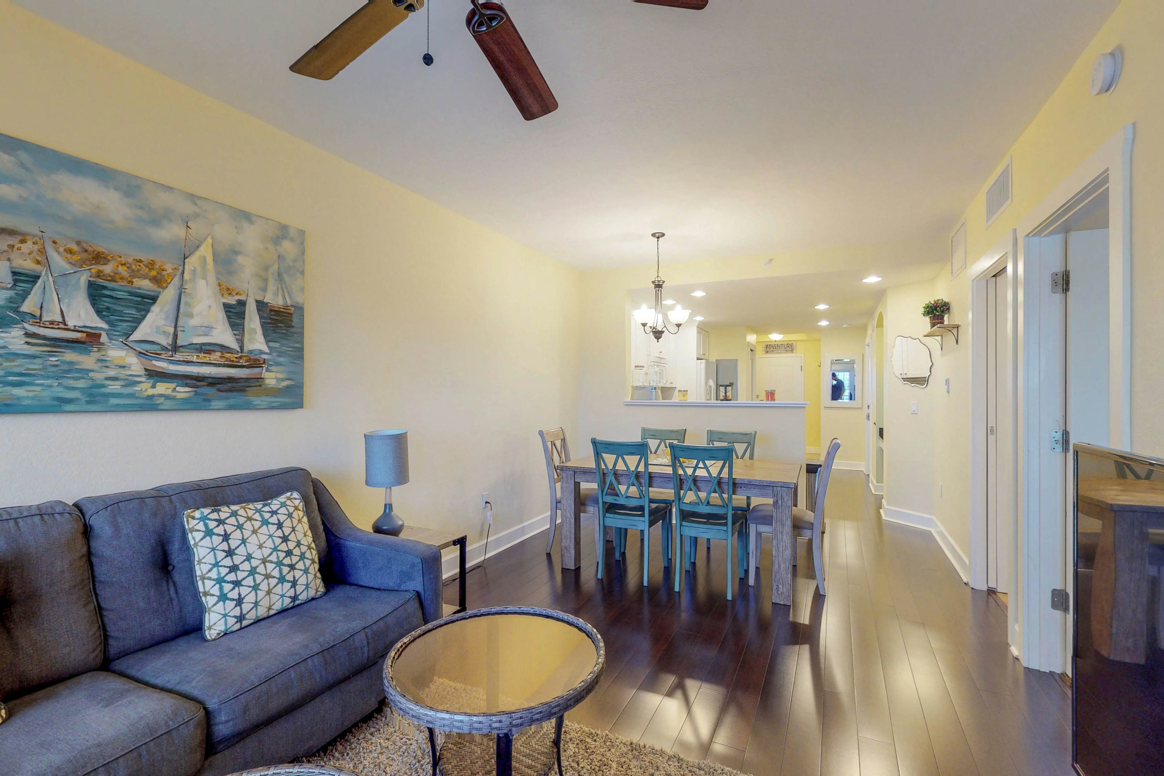 Welcoming condo with WiFi, washer/dryer, & pool - walk to waterpark & dining
