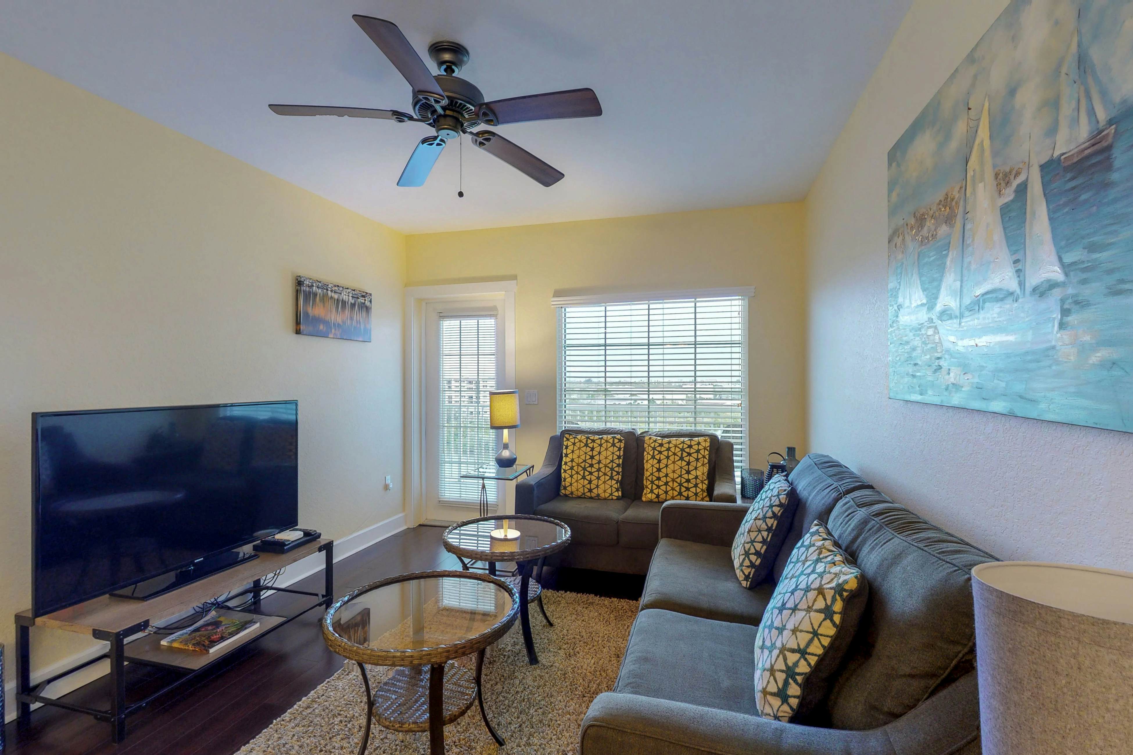 Welcoming condo with WiFi, washer/dryer, & pool - walk to waterpark & dining