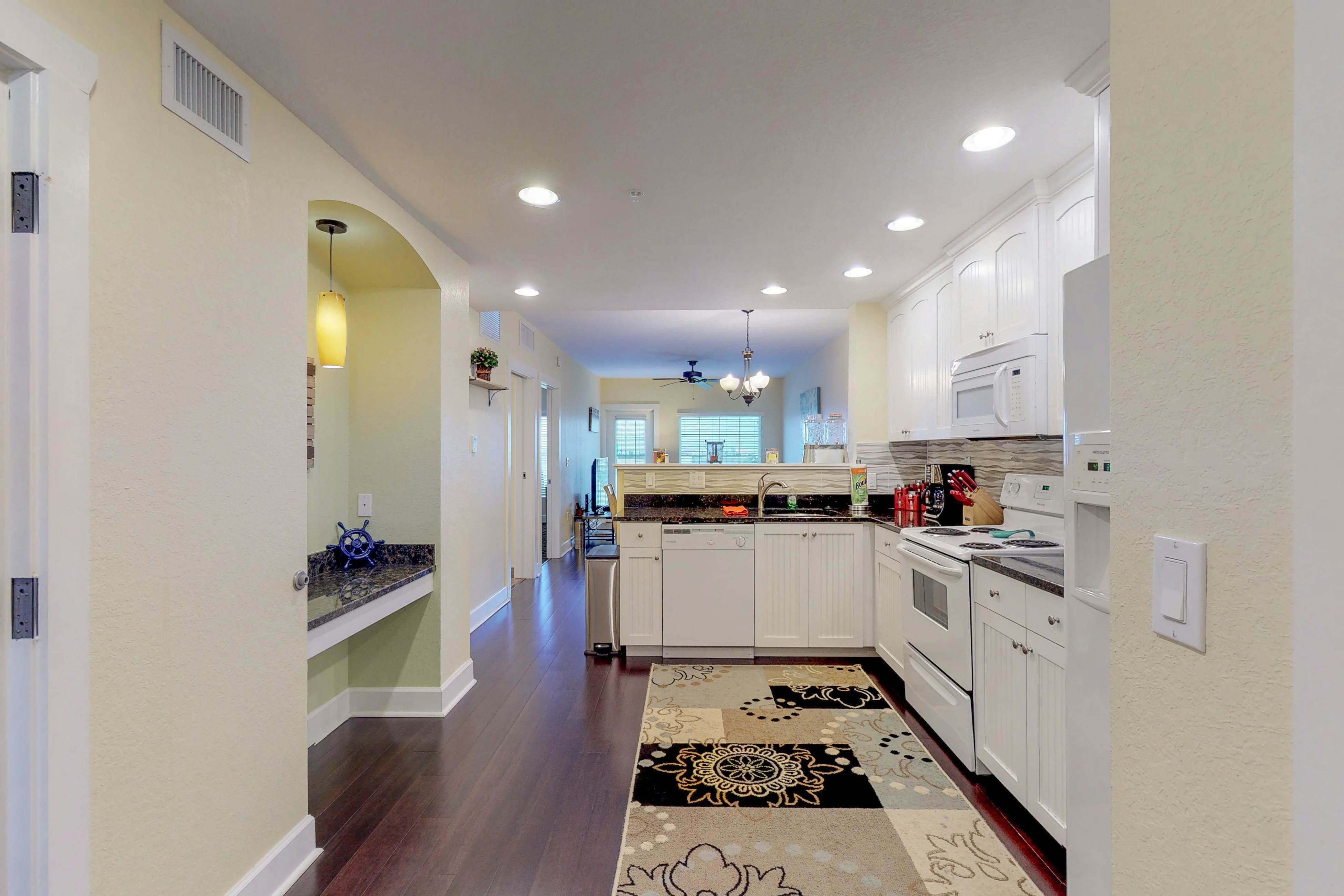 Welcoming condo with WiFi, washer/dryer, & pool - walk to waterpark & dining