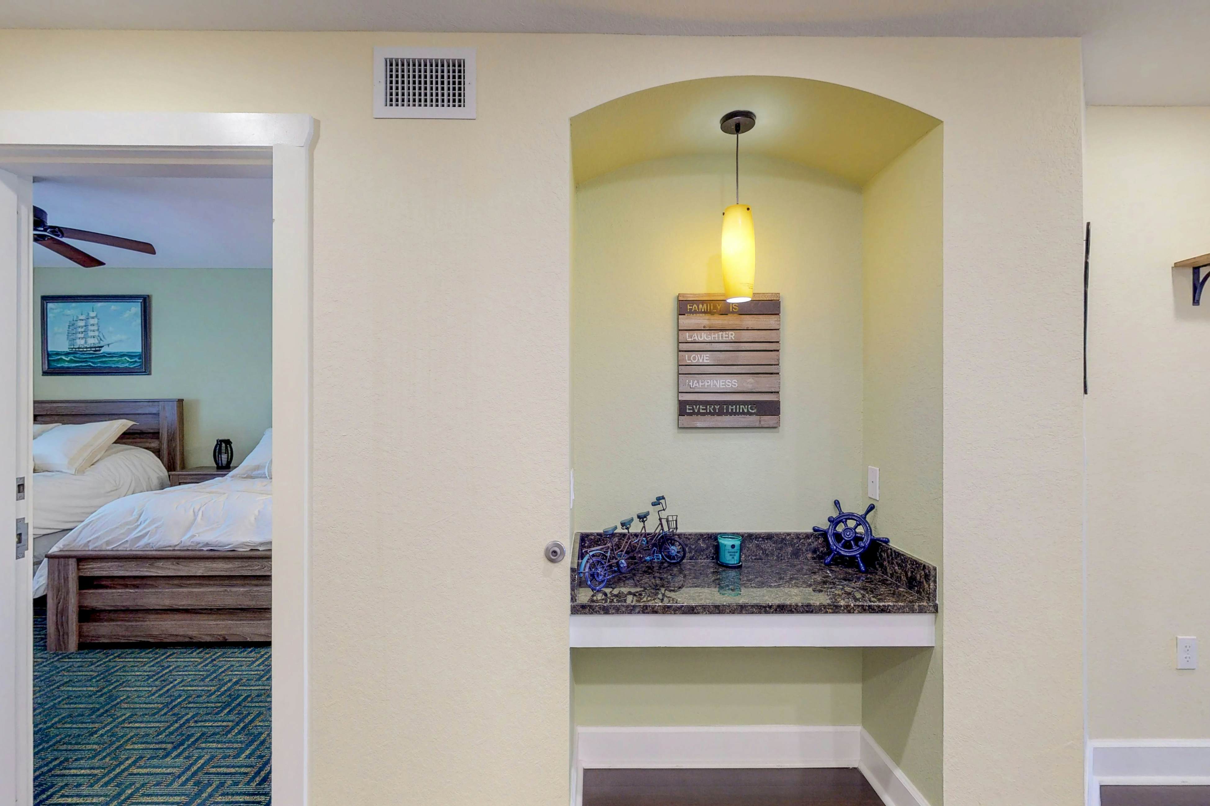 Welcoming condo with WiFi, washer/dryer, & pool - walk to waterpark & dining