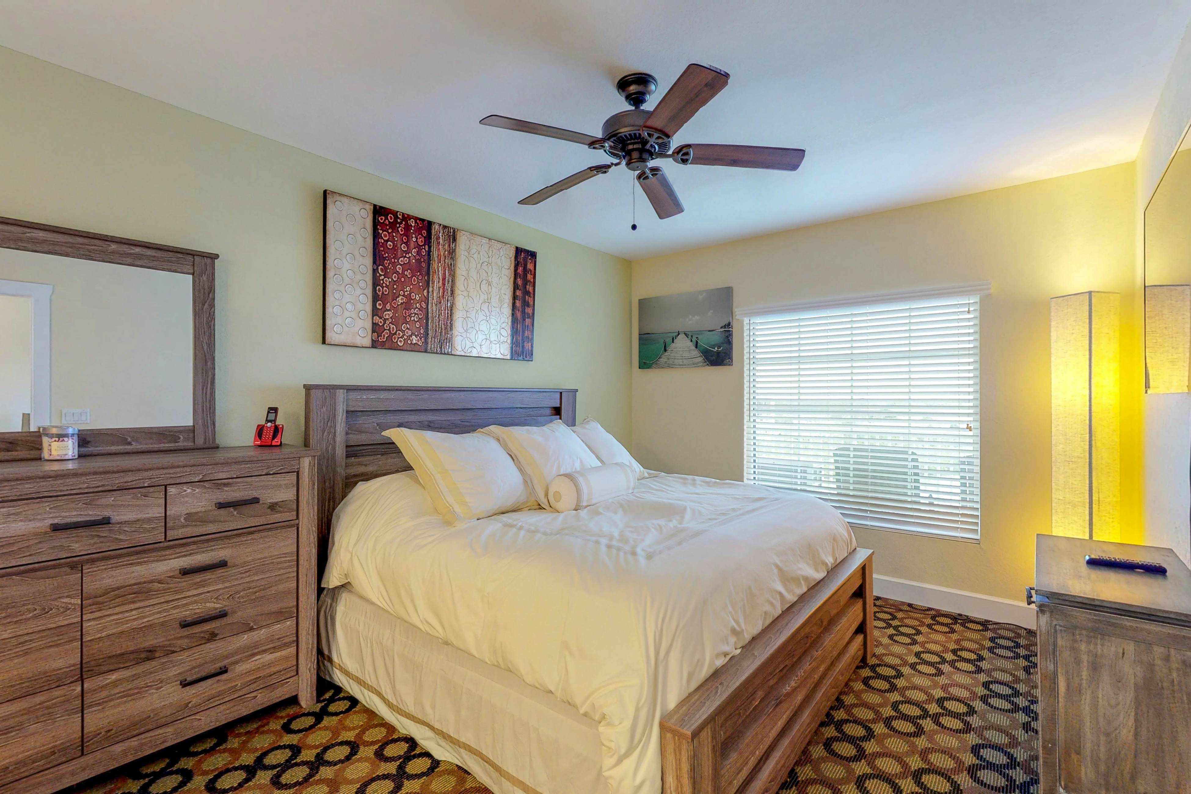 Welcoming condo with WiFi, washer/dryer, & pool - walk to waterpark & dining