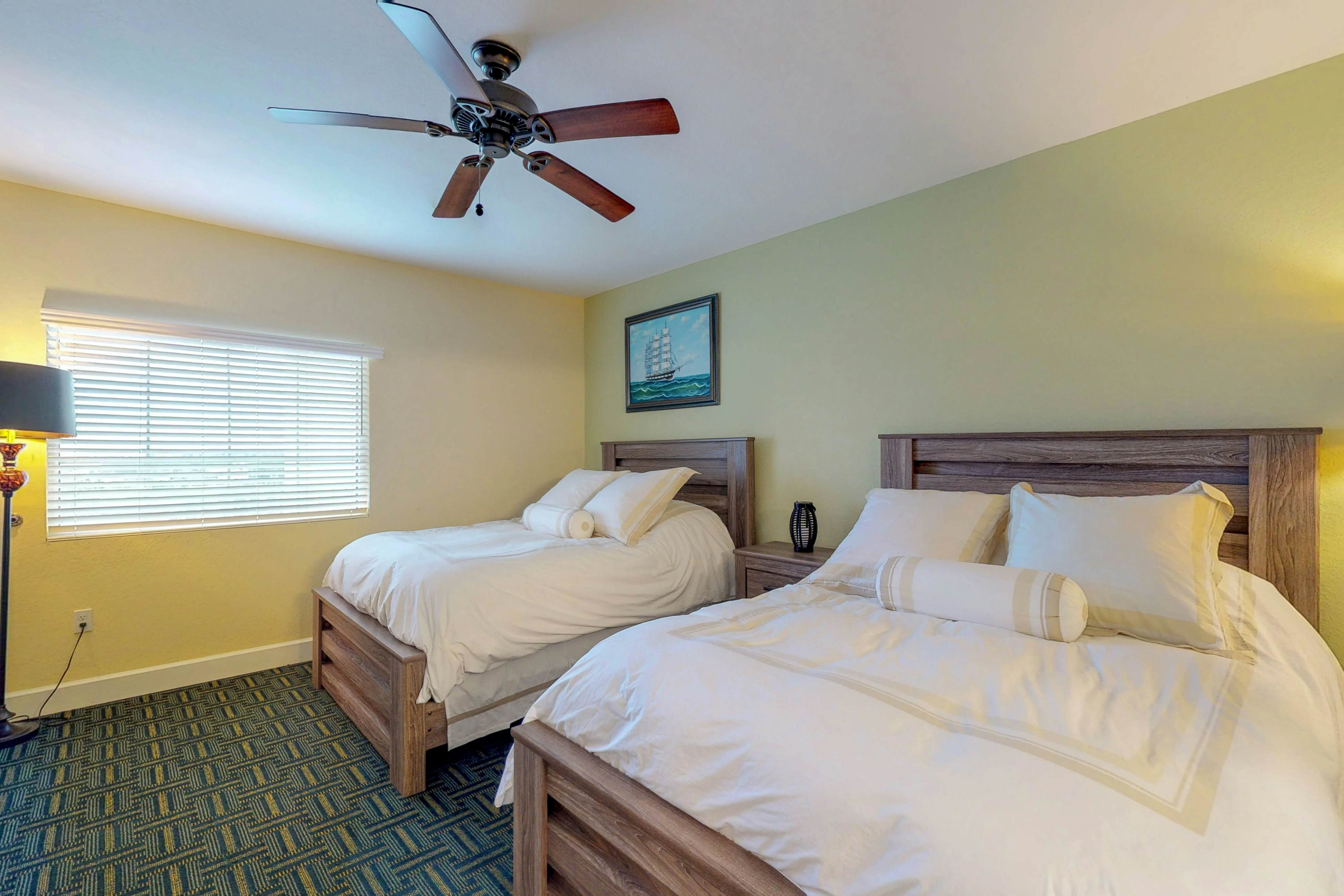 Welcoming condo with WiFi, washer/dryer, & pool - walk to waterpark & dining