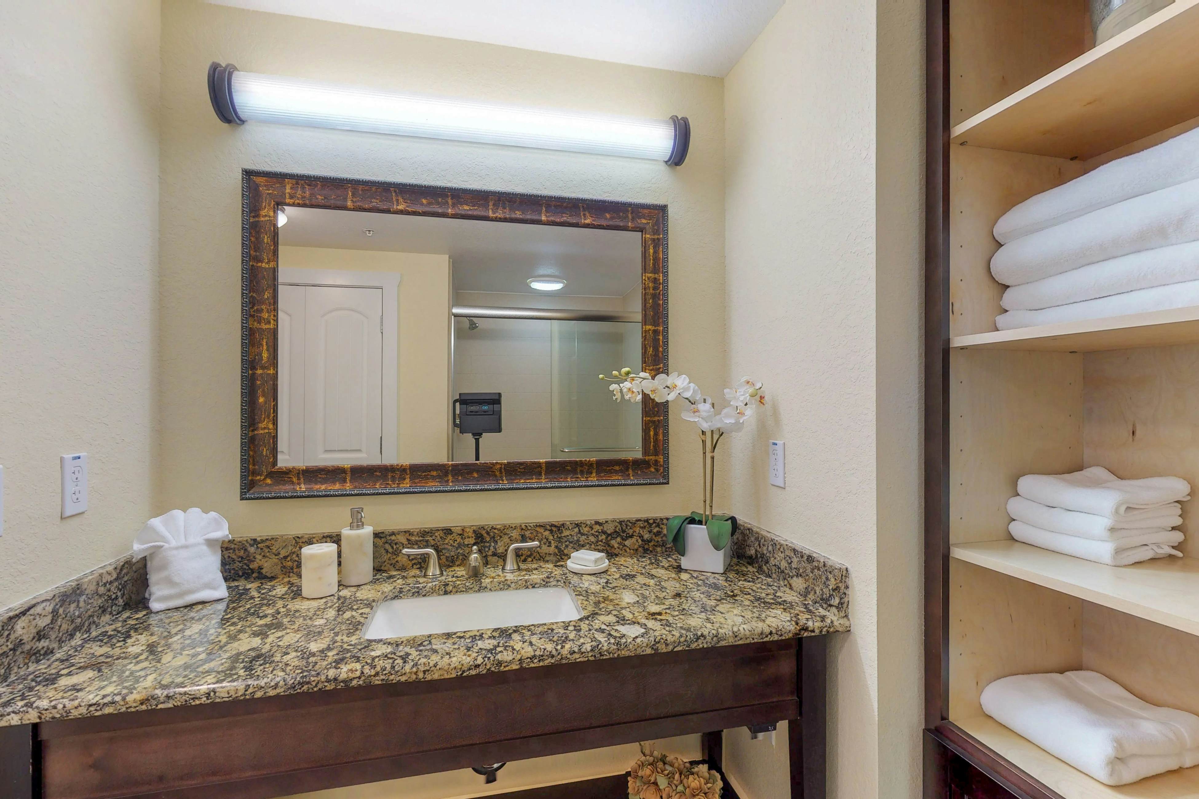 Welcoming condo with WiFi, washer/dryer, & pool - walk to waterpark & dining