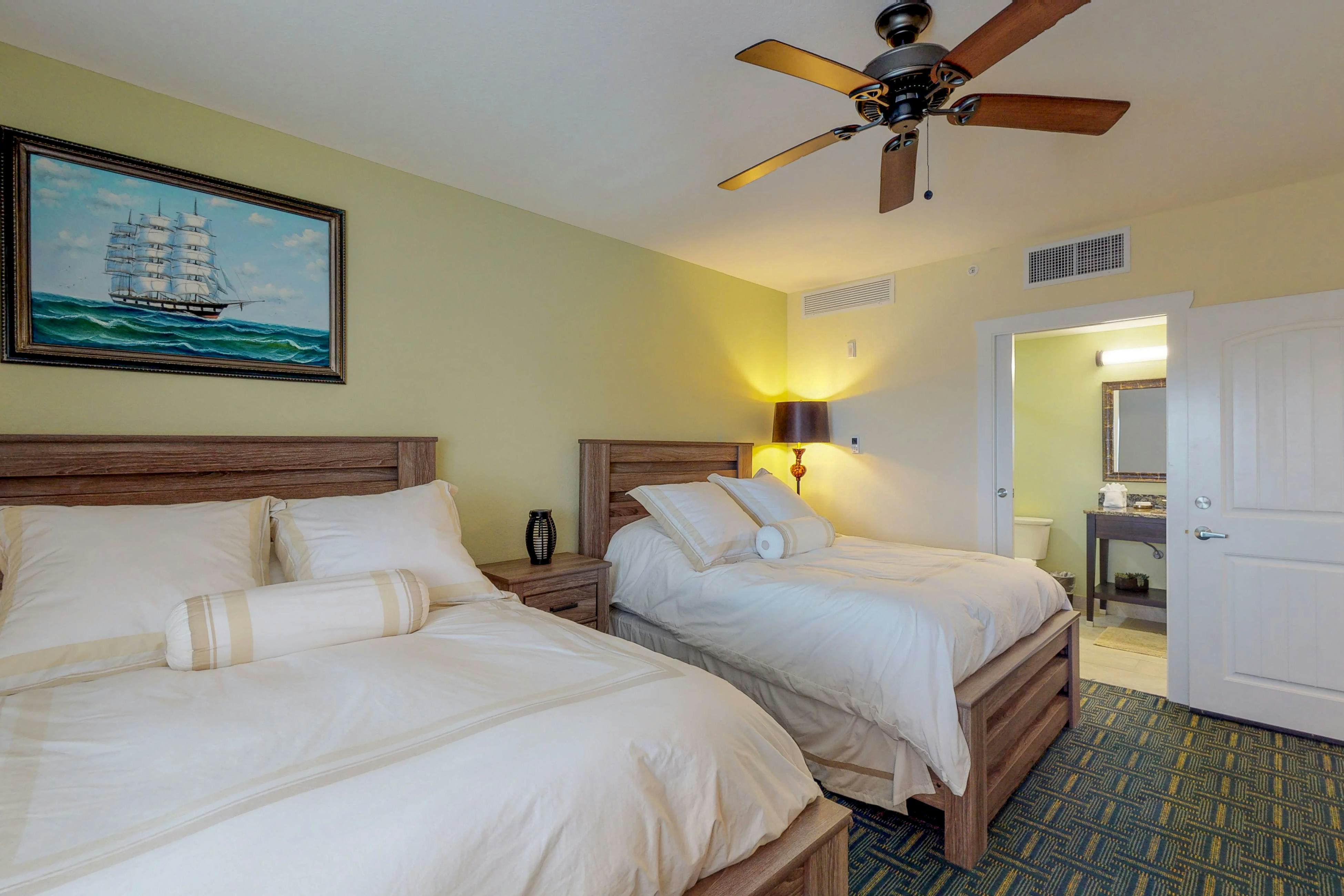 Welcoming condo with WiFi, washer/dryer, & pool - walk to waterpark & dining