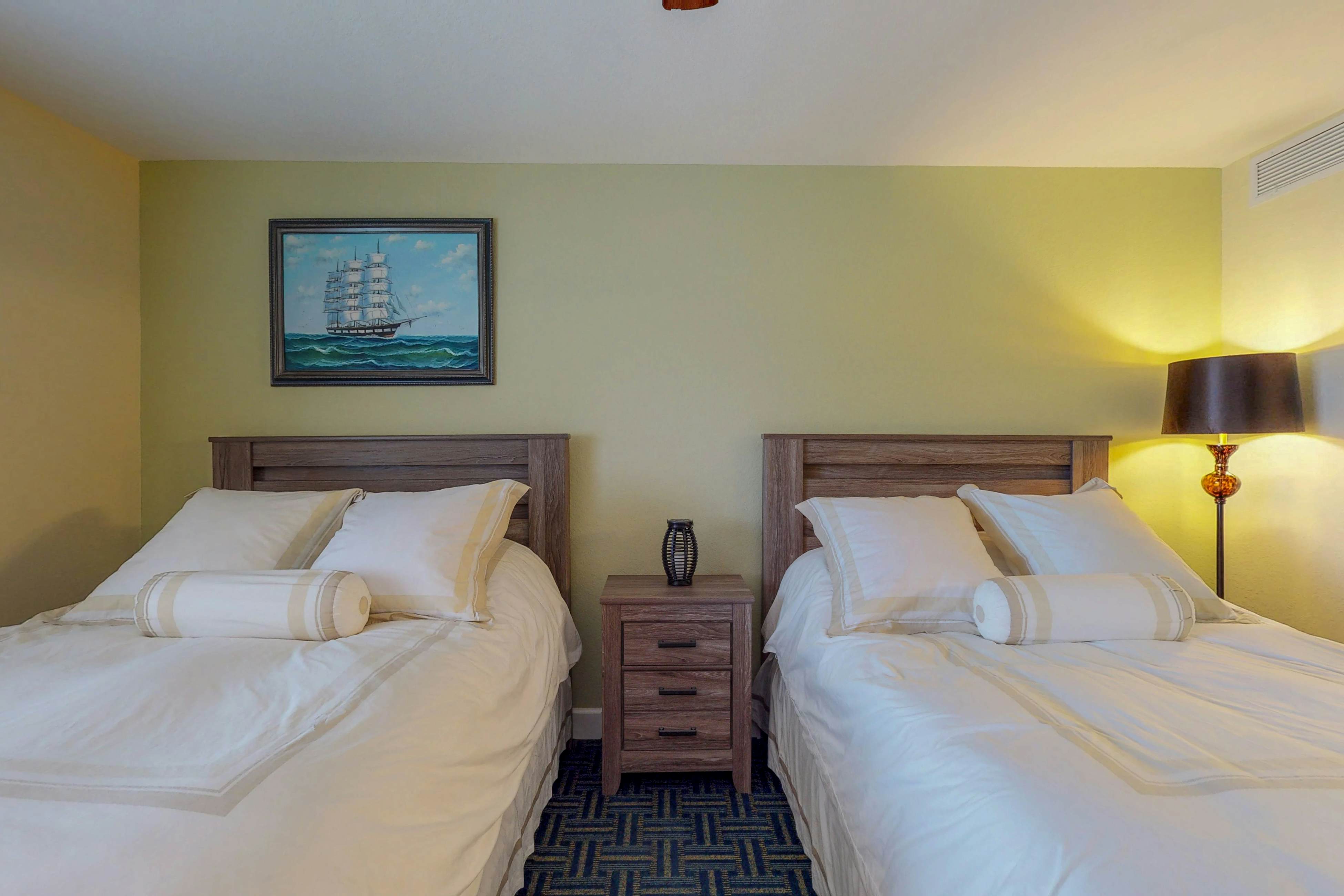 Welcoming condo with WiFi, washer/dryer, & pool - walk to waterpark & dining