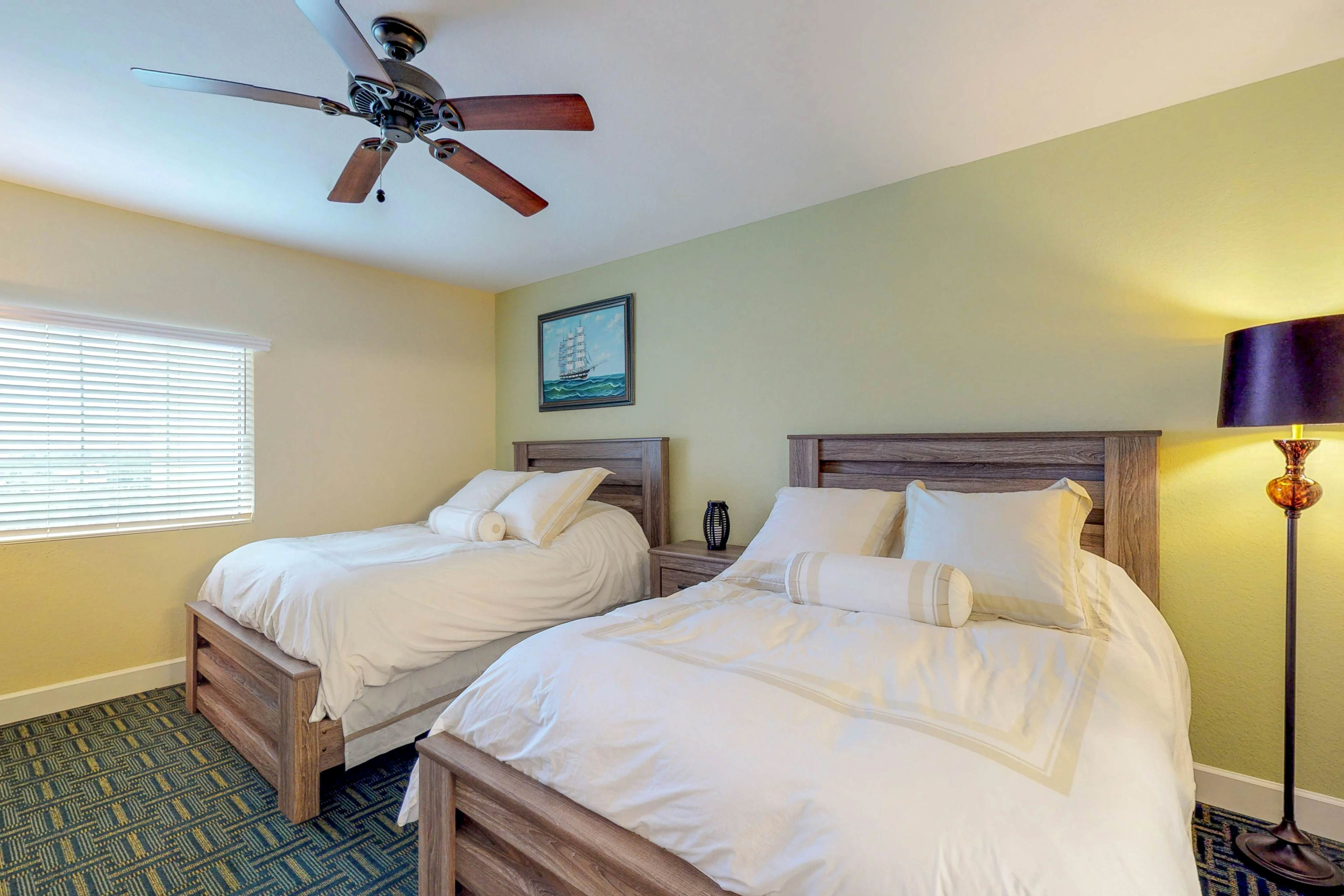 Welcoming condo with WiFi, washer/dryer, & pool - walk to waterpark & dining