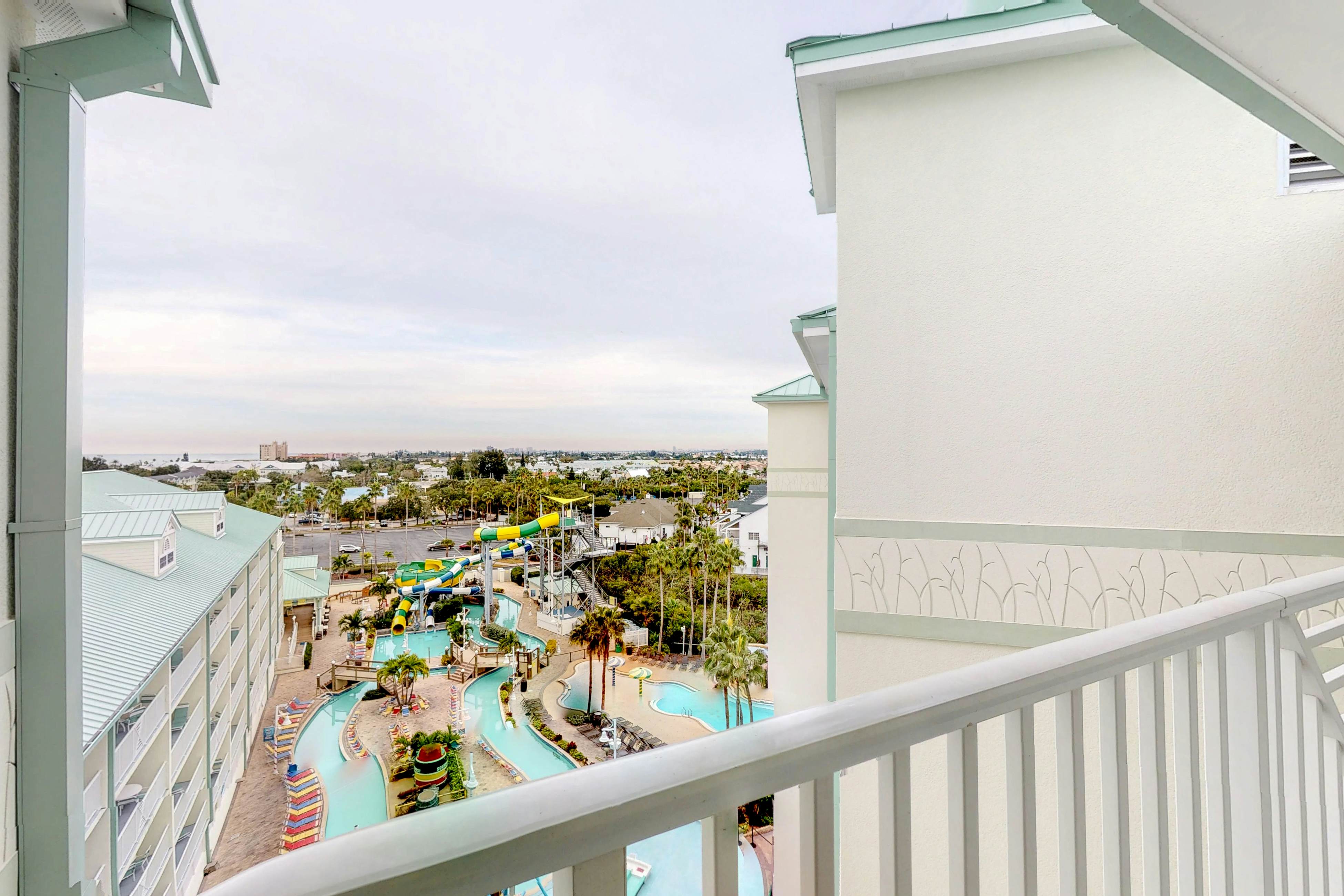 Welcoming condo with WiFi, washer/dryer, & pool - walk to waterpark & dining