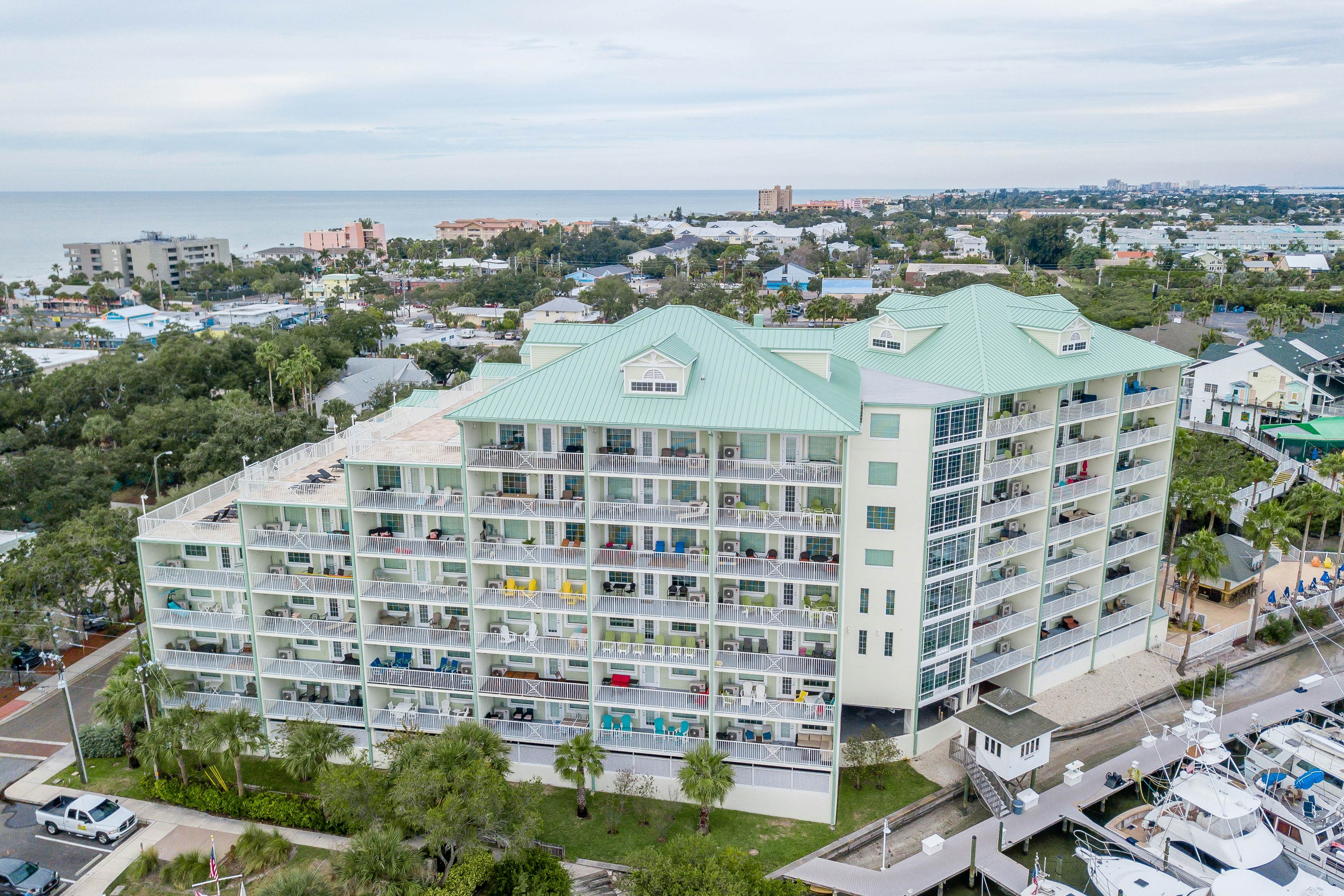 Welcoming condo with WiFi, washer/dryer, & pool - walk to waterpark & dining