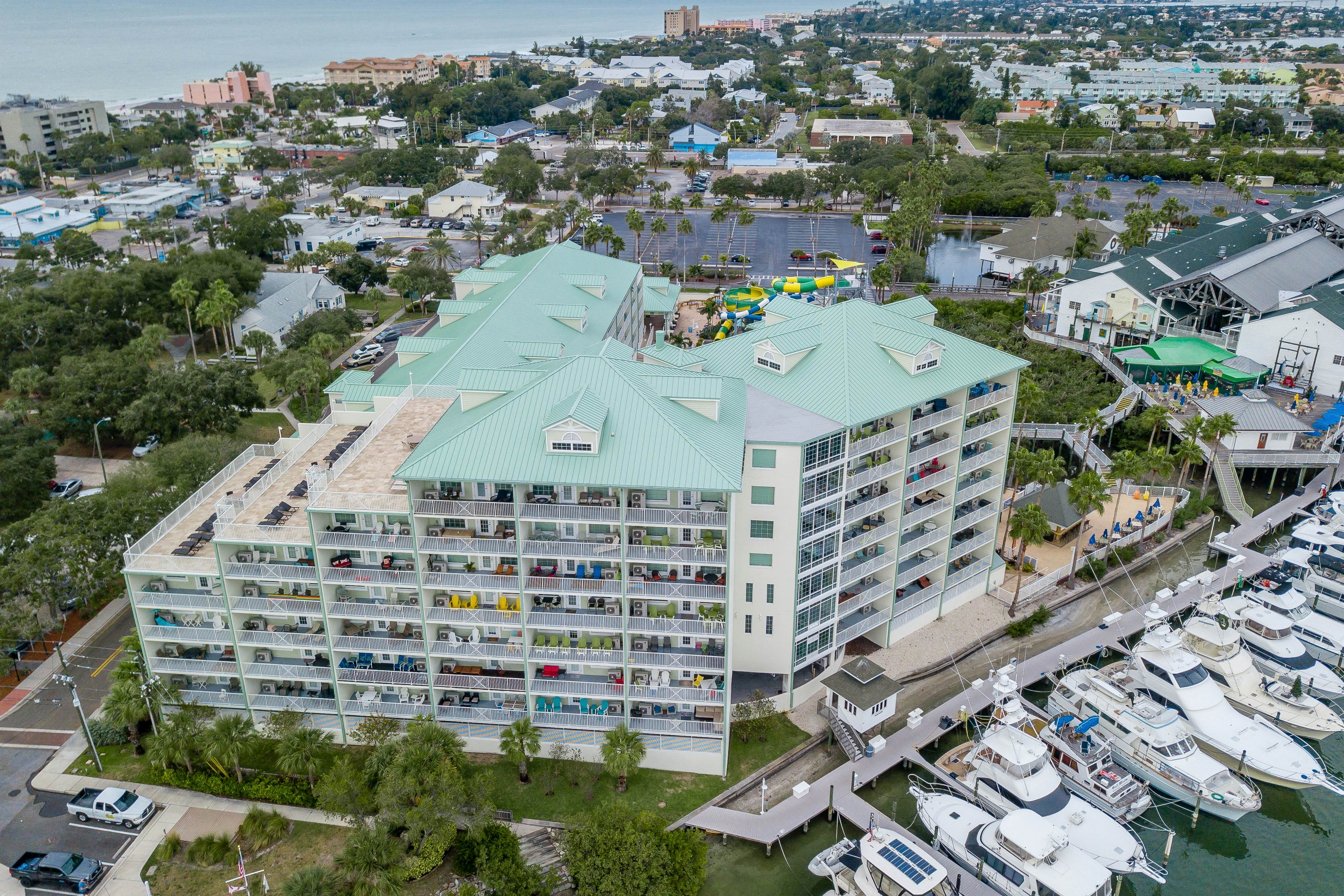 Welcoming condo with WiFi, washer/dryer, & pool - walk to waterpark & dining