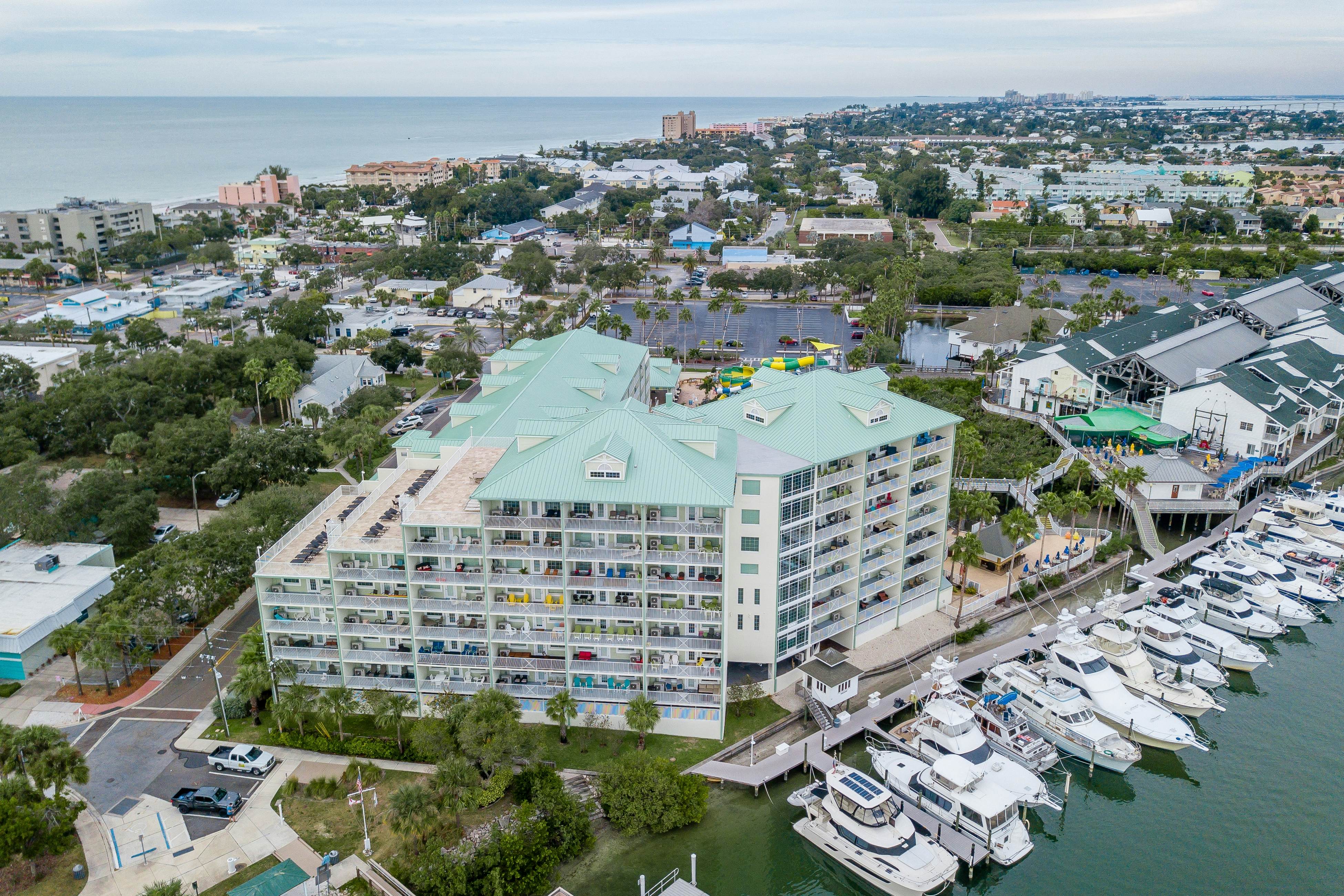 Welcoming condo with WiFi, washer/dryer, & pool - walk to waterpark & dining