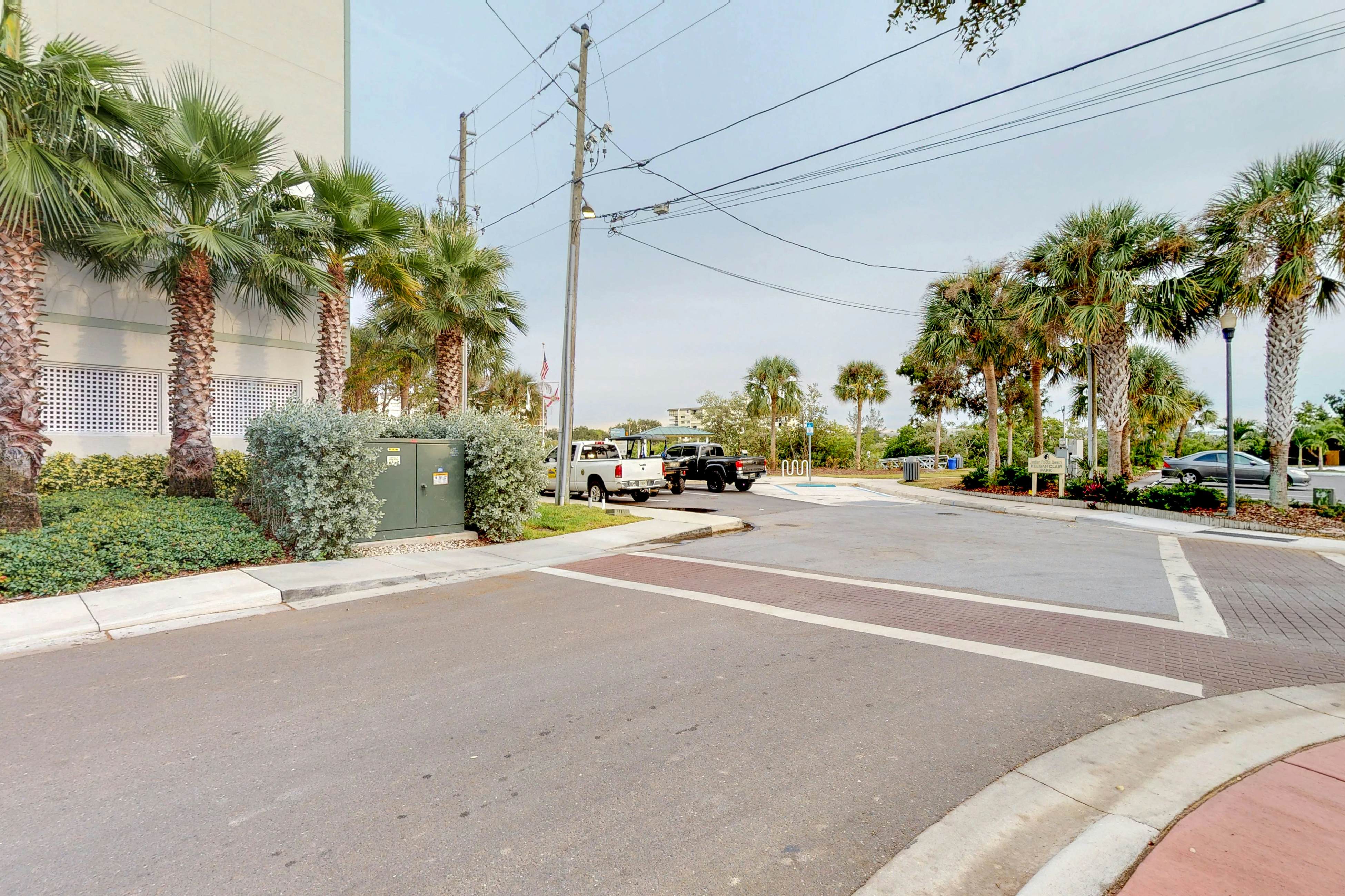 Welcoming condo with WiFi, washer/dryer, & pool - walk to waterpark & dining