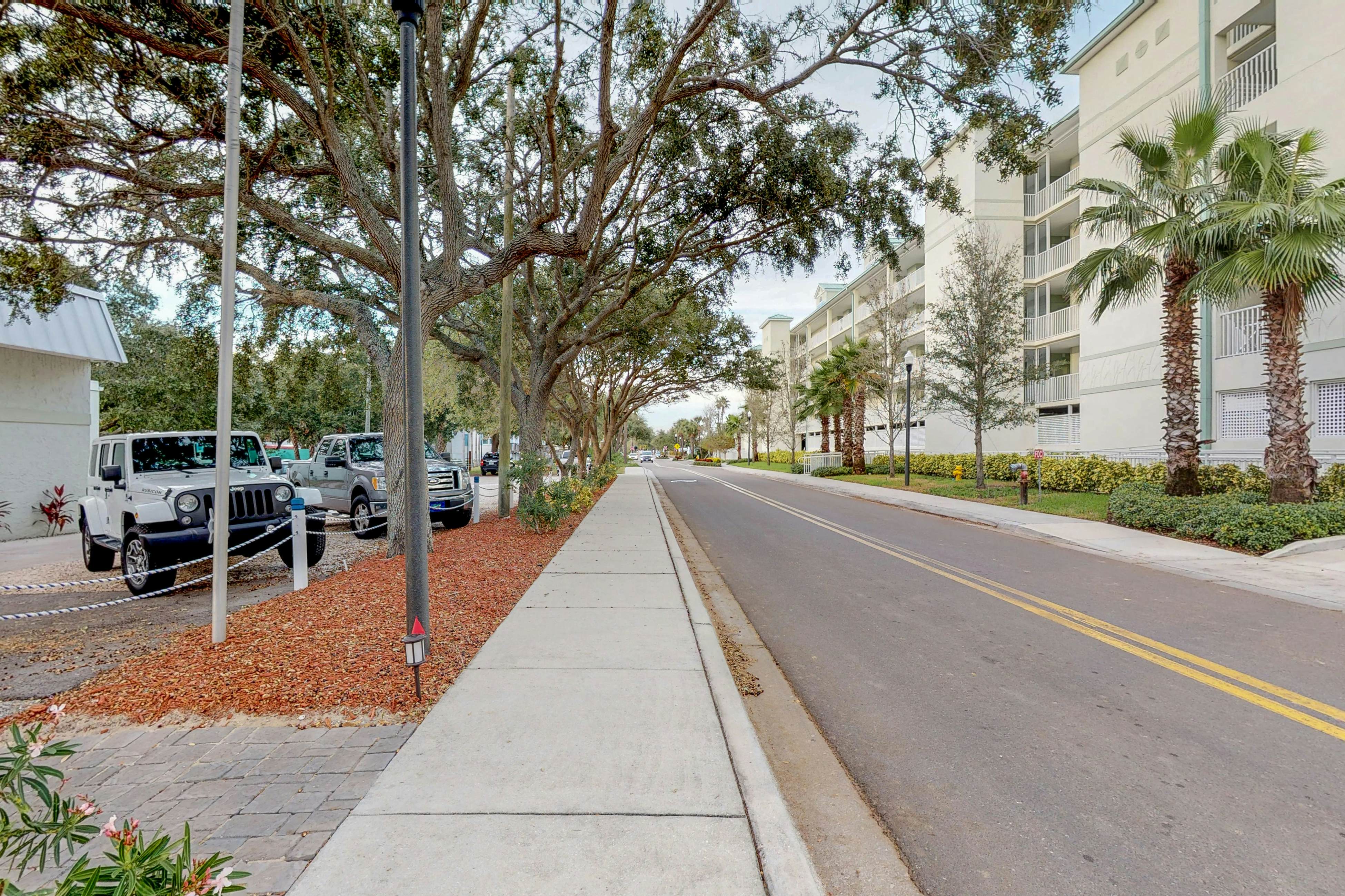 Welcoming condo with WiFi, washer/dryer, & pool - walk to waterpark & dining