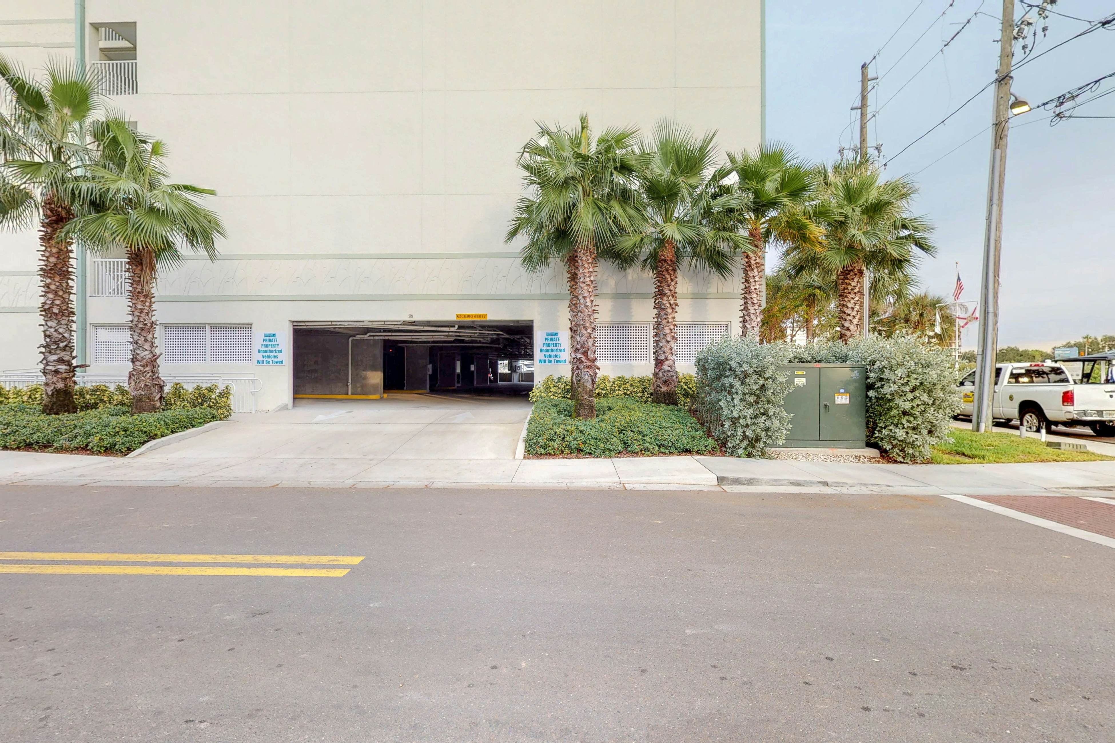 Welcoming condo with WiFi, washer/dryer, & pool - walk to waterpark & dining