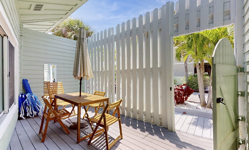 Enchanting condo with full kitchen enclosed yard and washer dryer